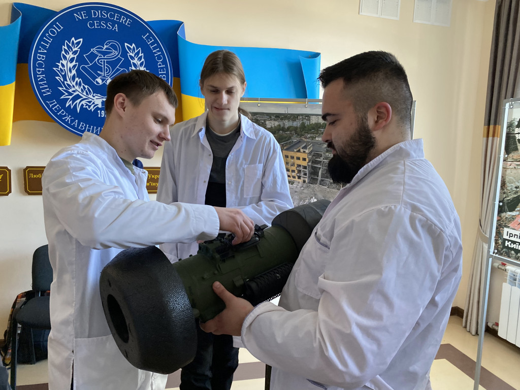 Інтерактивна виставка "Війна впритул"