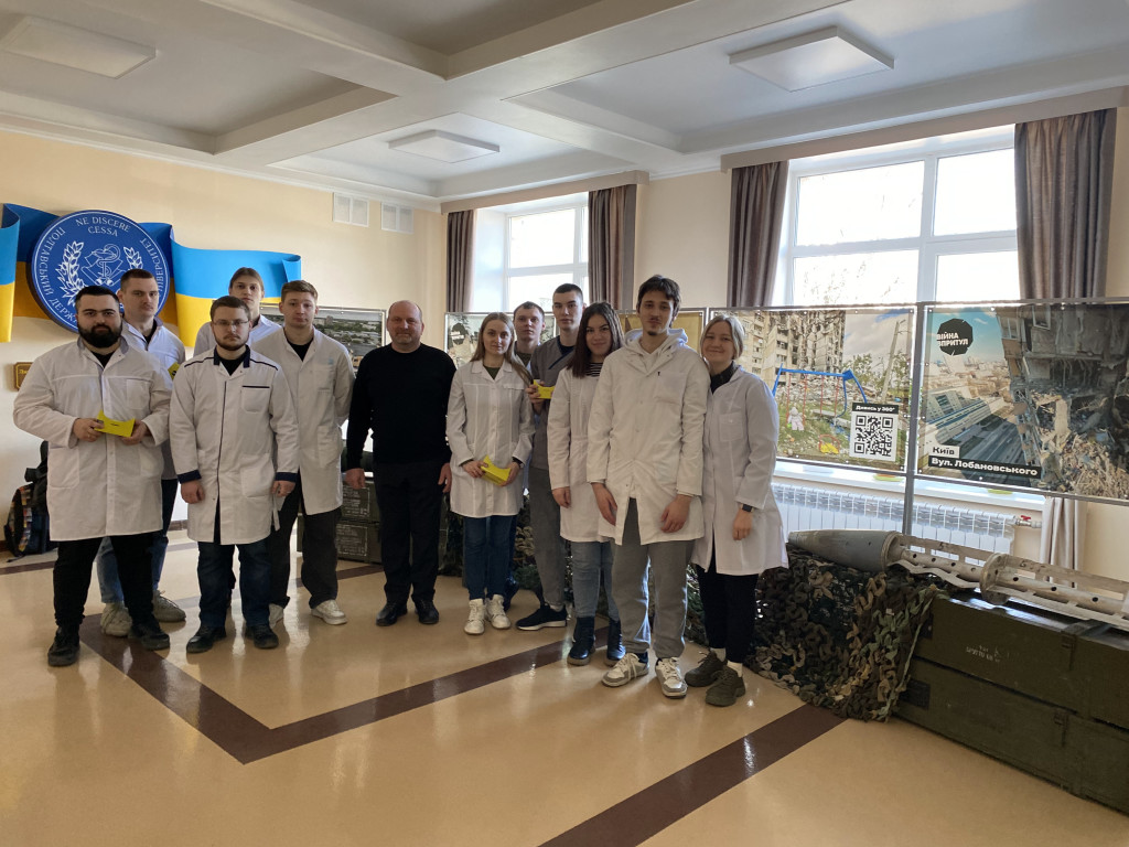 Інтерактивна виставка "Війна впритул"